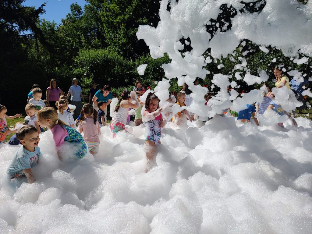 Letnie zabawy z pianą Letnie zabawy z pianą